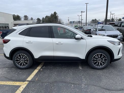 New 2026 Ford Escape SE image 3