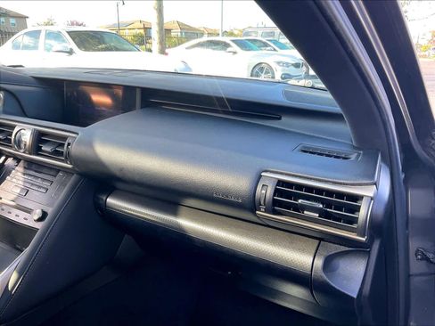 Used 2018 Lexus IS 300 F Sport image 17