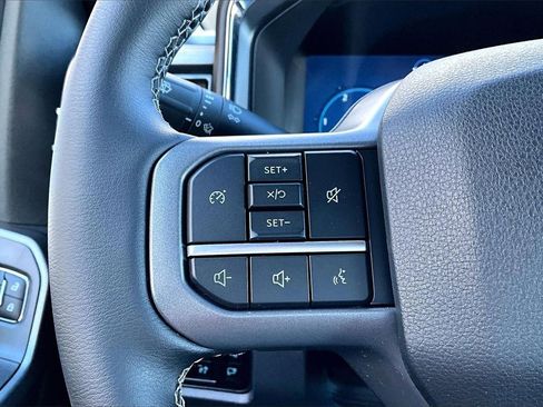 Used 2025 Ford F250 Lariat w/ Black Appearance Package image 13