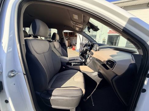 Used 2019 Hyundai Santa Fe SE FWD image 12