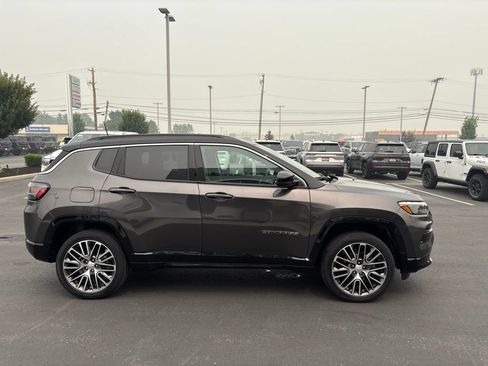 Used 2022 Jeep Compass Limited w/ Elite Group AWD/4WD image 6