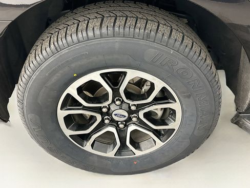 Used 2024 Ford Expedition XLT image 11