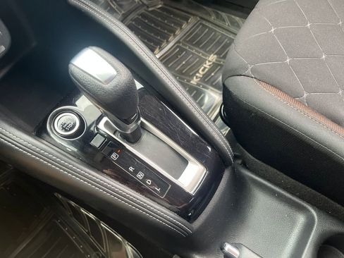 Used 2020 Nissan Kicks SR image 21