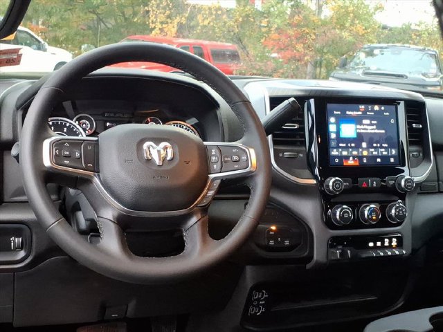 Used 2025 RAM 3500 Big Horn AWD/4WD image 15