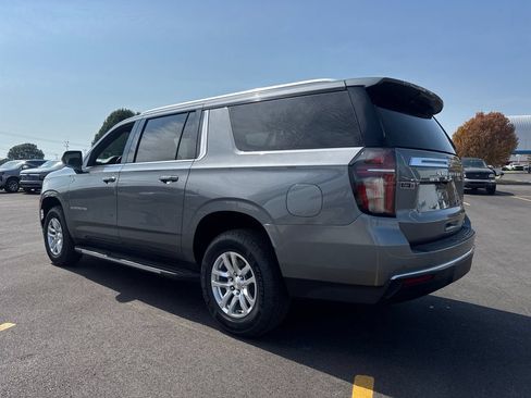 Used 2022 Chevrolet Suburban LT RWD image 4