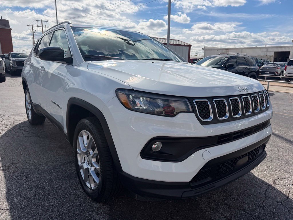 Used 2023 Jeep Compass Latitude AWD/4WD image 5