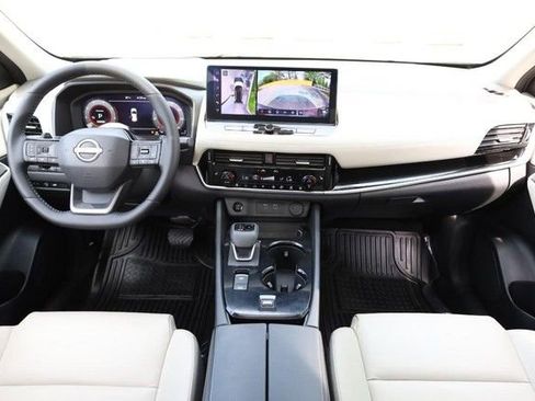 Certified 2025 Nissan Rogue SL w/ Tech Package FWD image 27