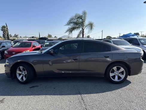Used 2015 Dodge Charger SE w/ Sport Appearance Group image 3