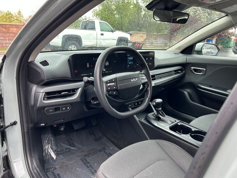 Used 2025 Kia K4 LXS FWD image 11