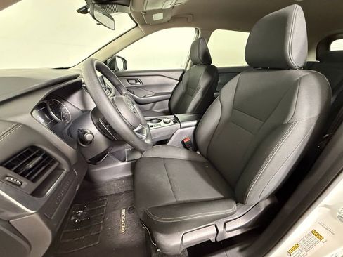 Used 2024 Nissan Rogue S image 5