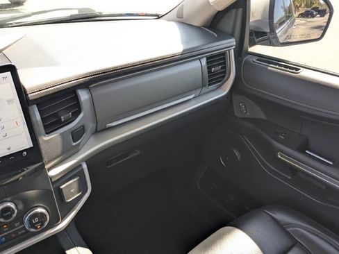 Certified 2022 Ford Expedition XLT image 19
