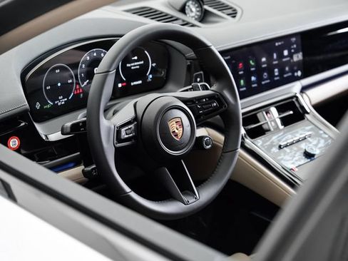 Certified 2025 Porsche Panamera 4 E-Hybrid AWD/4WD image 9