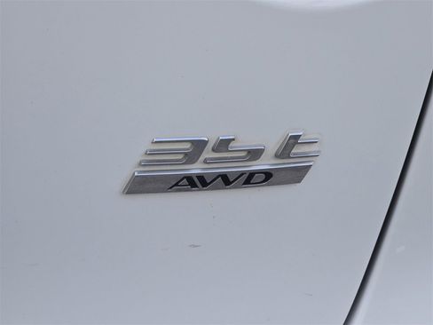 Used 2017 Jaguar F-PACE R-Sport image 10