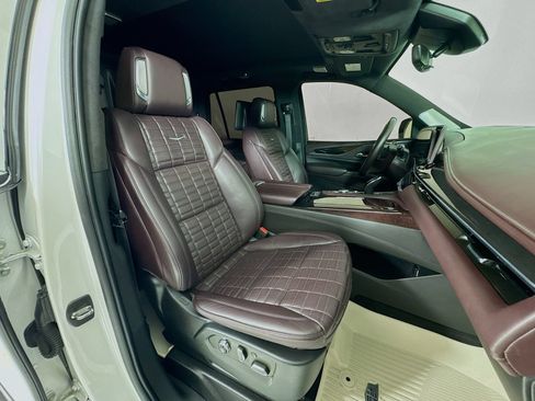 Used 2022 Cadillac Escalade Sport Platinum w/ Heavy-Duty Trailer Package AWD/4WD image 28
