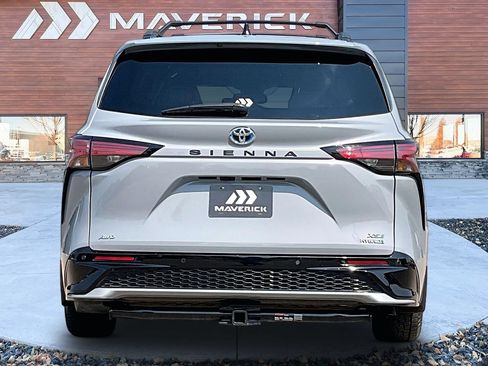 Used 2024 Toyota Sienna XSE w/ XSE Plus Package AWD/4WD image 6