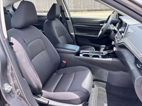 Used 2024 Nissan Altima 2.5 SV FWD image 22