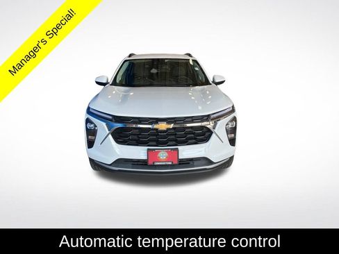 Used 2025 Chevrolet Trax LT w/ LT Convenience Package FWD image 14