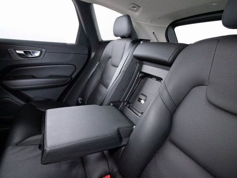 Certified 2025 Volvo XC60 B5 Plus image 28