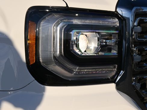 Used 2018 GMC Sierra 1500 SLT image 12