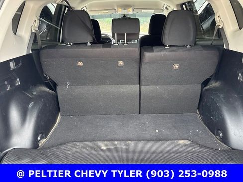 Used 2018 Toyota RAV4 LE FWD image 22