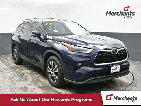 Used 2022 Toyota Highlander XLE image 1