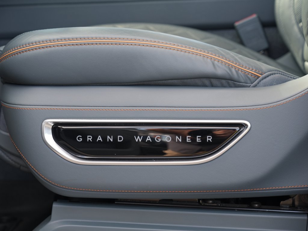 Used 2023 Jeep Grand Wagoneer Series III AWD/4WD image 15