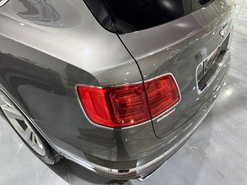 Used 2017 Bentley Bentayga image 44