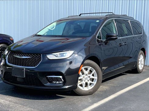 Used 2022 Chrysler Pacifica Touring-L FWD image 1