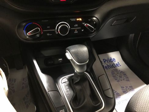 Certified 2025 Kia Soul LX w/ LX Technology Package image 25