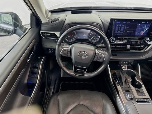 Certified 2021 Toyota Highlander Platinum image 22