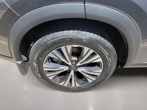 Used 2023 Nissan Rogue SV w/ SV Premium B Package FWD image 5