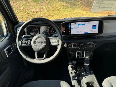 Used 2025 Jeep Wrangler Unlimited Sport image 10