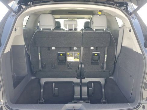Used 2023 Toyota Sienna XLE FWD image 9