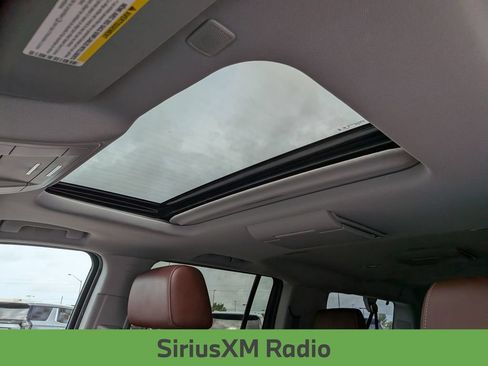 Used 2019 Chevrolet Suburban Premier w/ Premier Plus Edition AWD/4WD image 18