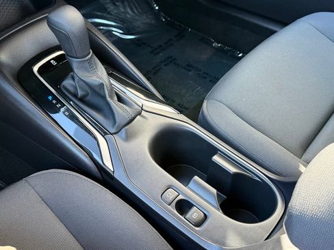 Used 2025 Toyota Corolla LE FWD image 9
