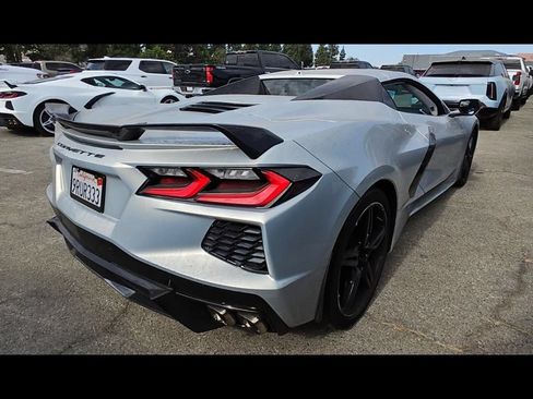 Used 2021 Chevrolet Corvette Stingray Premium Conv w/ Z51 Performance Package RWD image 4