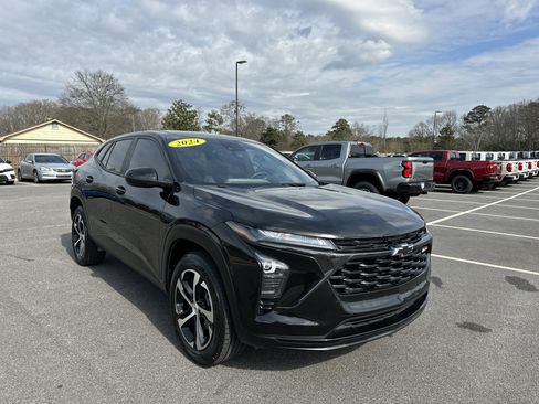 Certified 2024 Chevrolet Trax RS w/ Driver Confidence Package image 3