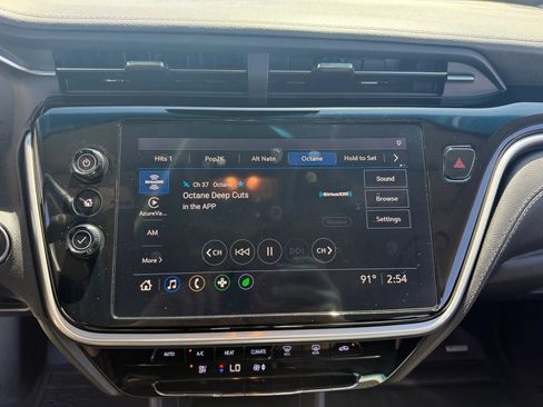 Used 2022 Chevrolet Bolt LT FWD image 18