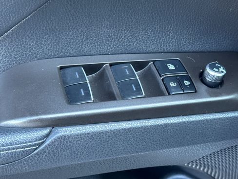Used 2022 Toyota Camry XLE FWD image 13