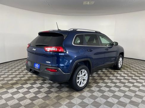 Used 2018 Jeep Cherokee Latitude Plus w/ Cold Weather Group AWD/4WD image 24