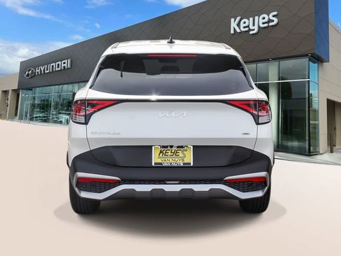 Used 2023 Kia Sportage LX image 6