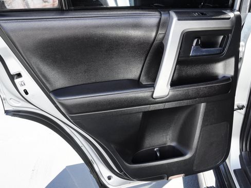 Used 2016 Toyota 4Runner SR5 AWD/4WD image 22