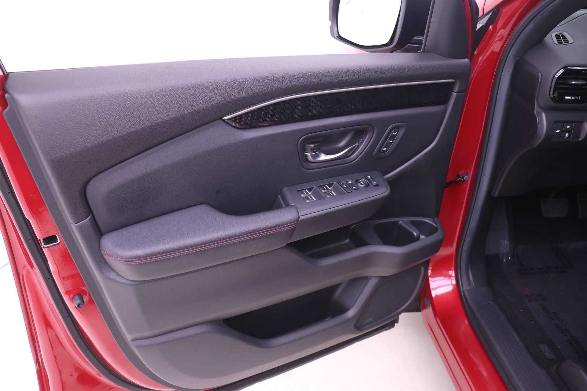 Certified 2025 Honda Pilot Black Edition image 9