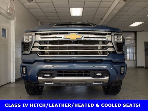 Used 2024 Chevrolet Silverado 3500 High Country w/ Technology Package image 2