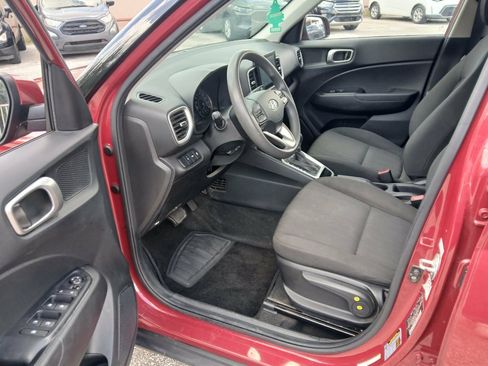 Used 2021 Hyundai Venue SE FWD image 9