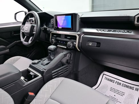 Used 2025 Toyota Tacoma SR5 image 15