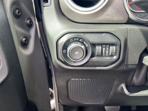 Used 2020 Jeep Wrangler Unlimited Sahara image 15