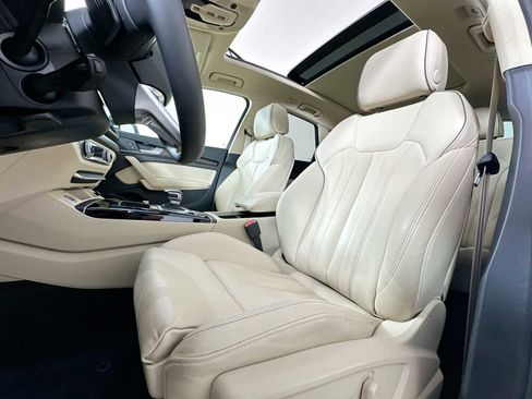 Used 2024 Audi Q5 e Premium w/ Convenience Package image 19