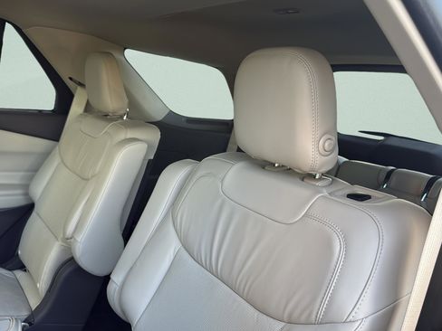 Used 2020 Ford Explorer Platinum w/ Premium Technology Package image 33