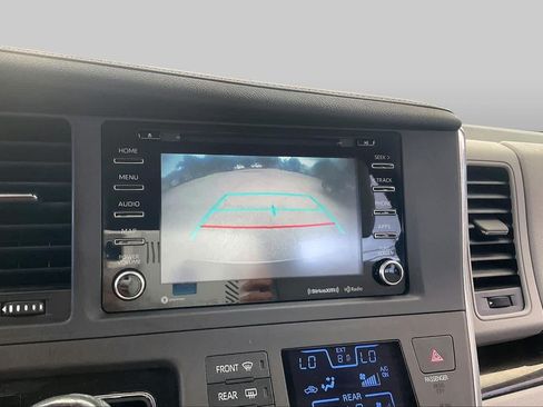 Used 2018 Toyota Sienna XLE Premium FWD image 25